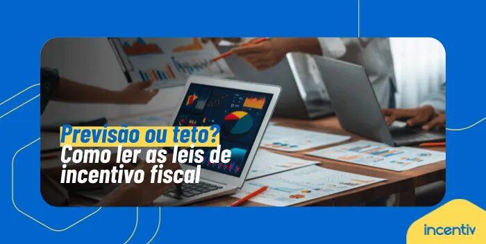 Mesa de planejamento financeiro com documentos e calculadora, representando a diferença entre previsão orçamentária e teto nas leis de incentivo fiscal.